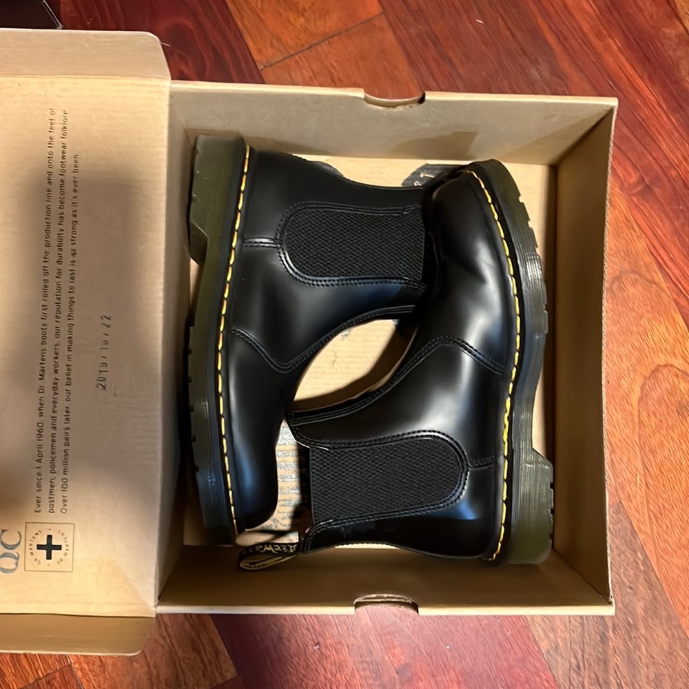 Dr. Martens Chelsea Boot